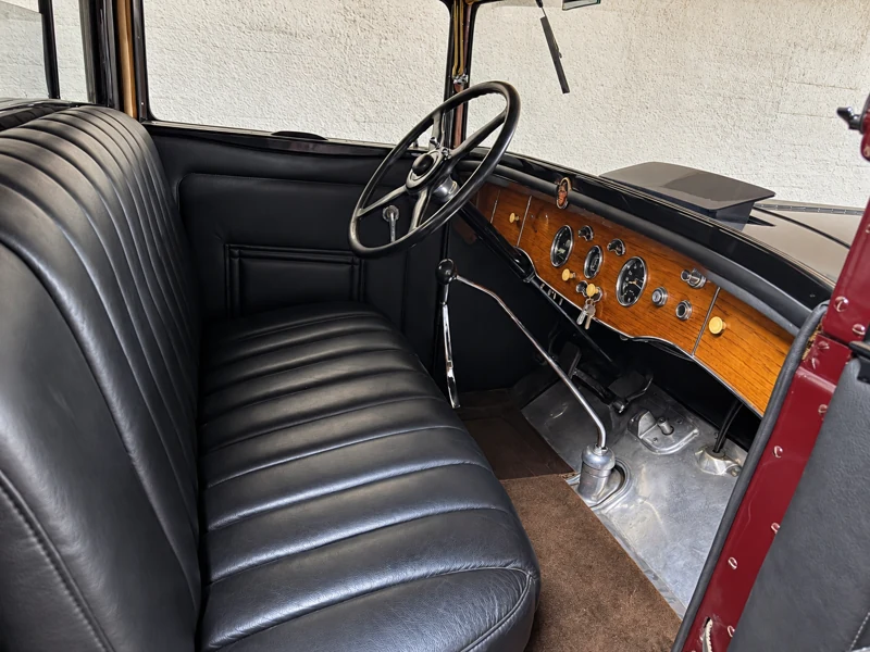 Puesto de conducción y asiento delantero