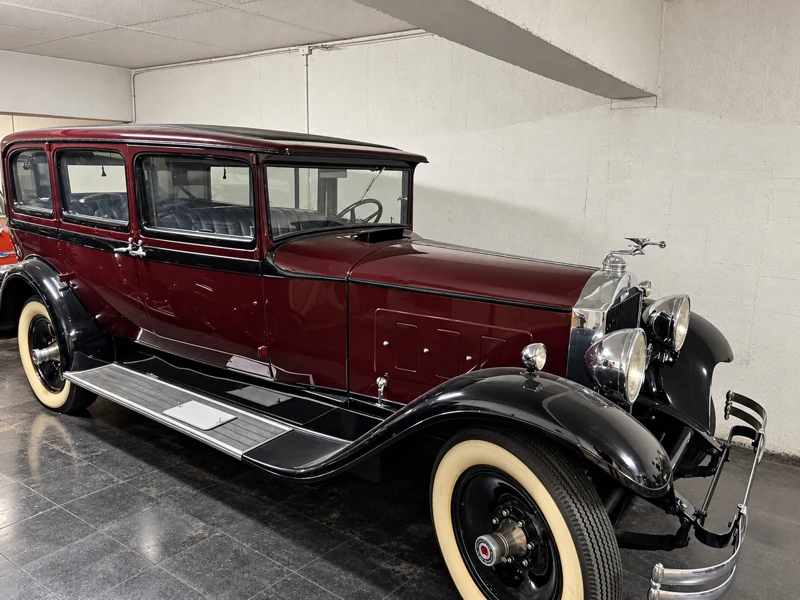 Vista exterior de tres cuartos del Packard 733 Limousine de 1930